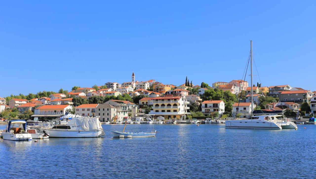Apartments By The Sea Seget Vranjica, Trogir - 1038 Екстериор снимка