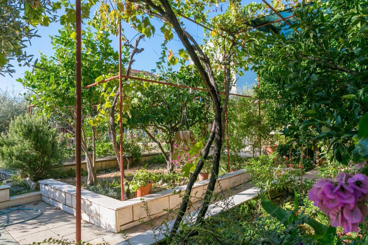 Apartments By The Sea Seget Vranjica, Trogir - 1038 Екстериор снимка