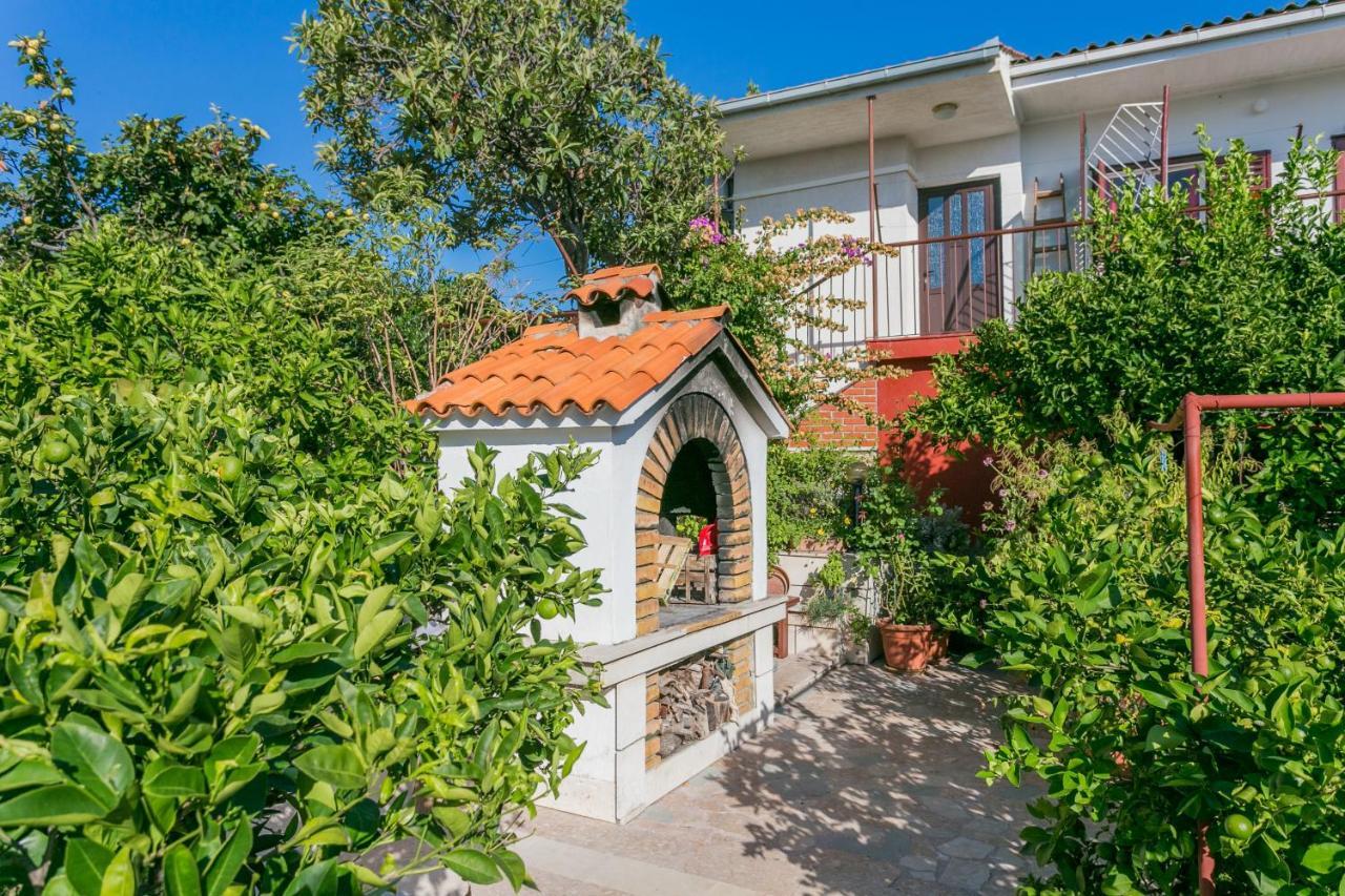 Apartments By The Sea Seget Vranjica, Trogir - 1038 Екстериор снимка