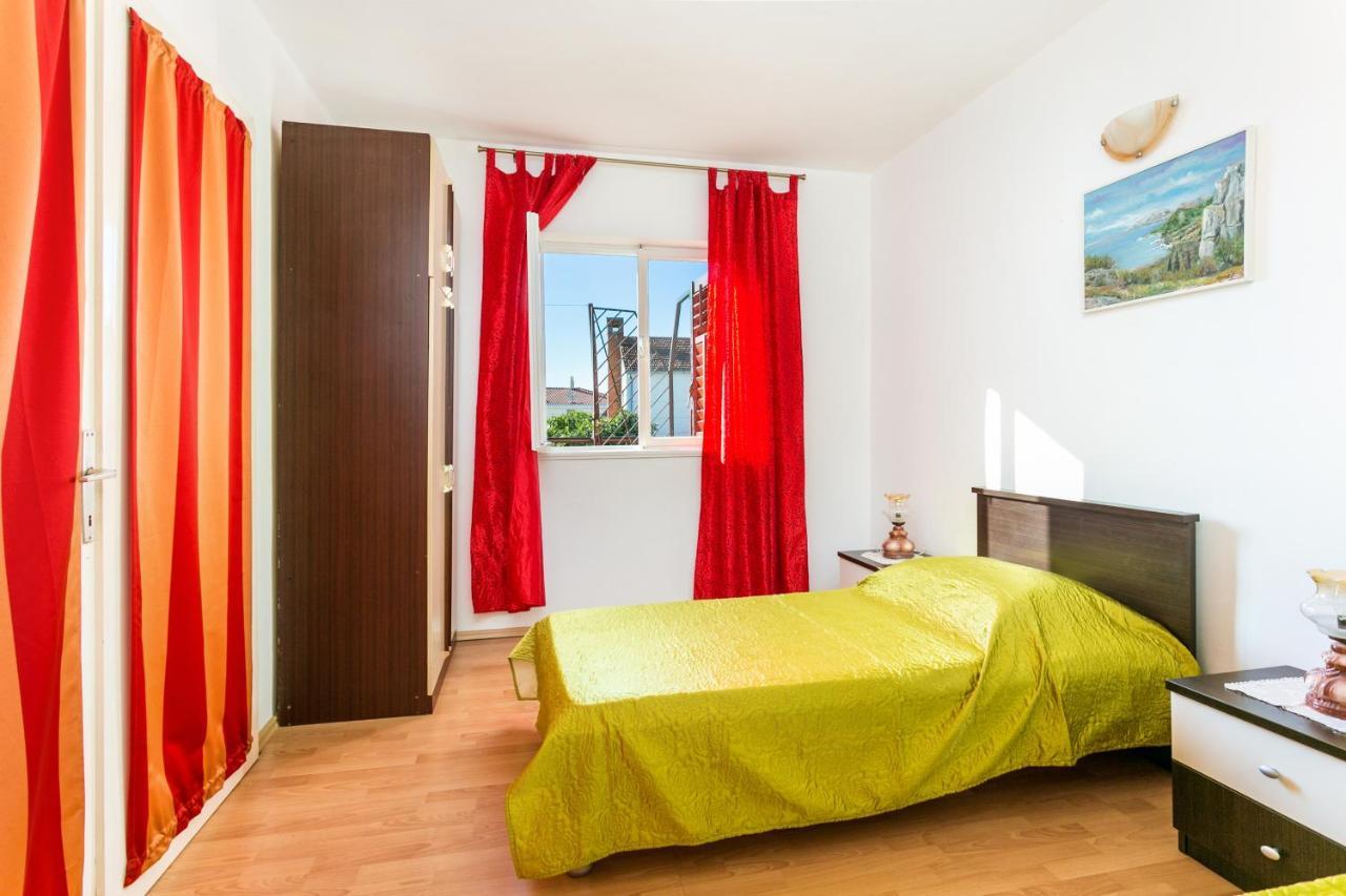 Apartments By The Sea Seget Vranjica, Trogir - 1038 Екстериор снимка