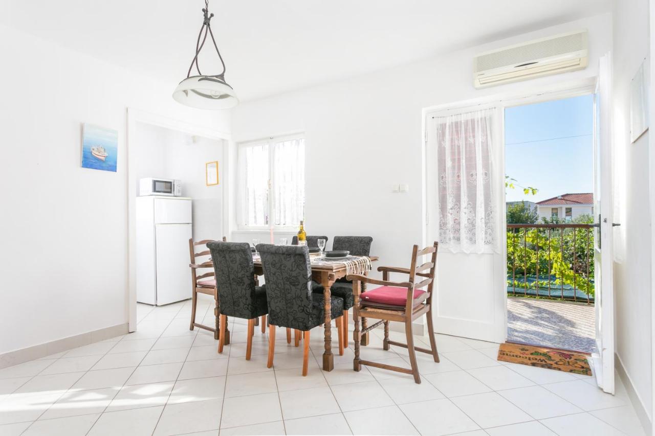 Apartments By The Sea Seget Vranjica, Trogir - 1038 Екстериор снимка