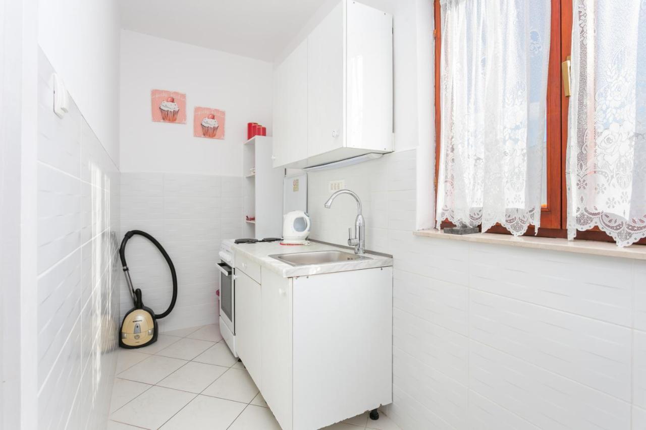 Apartments By The Sea Seget Vranjica, Trogir - 1038 Екстериор снимка