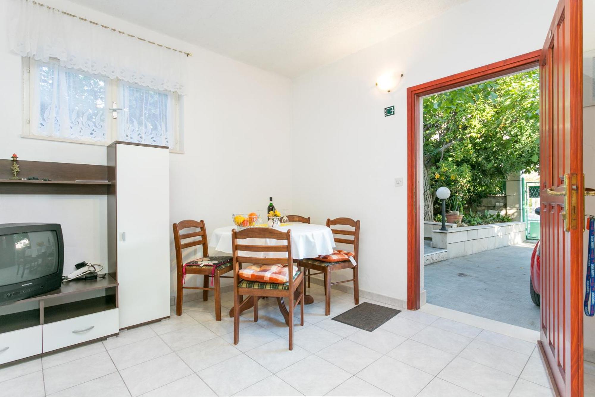 Apartments By The Sea Seget Vranjica, Trogir - 1038 Екстериор снимка