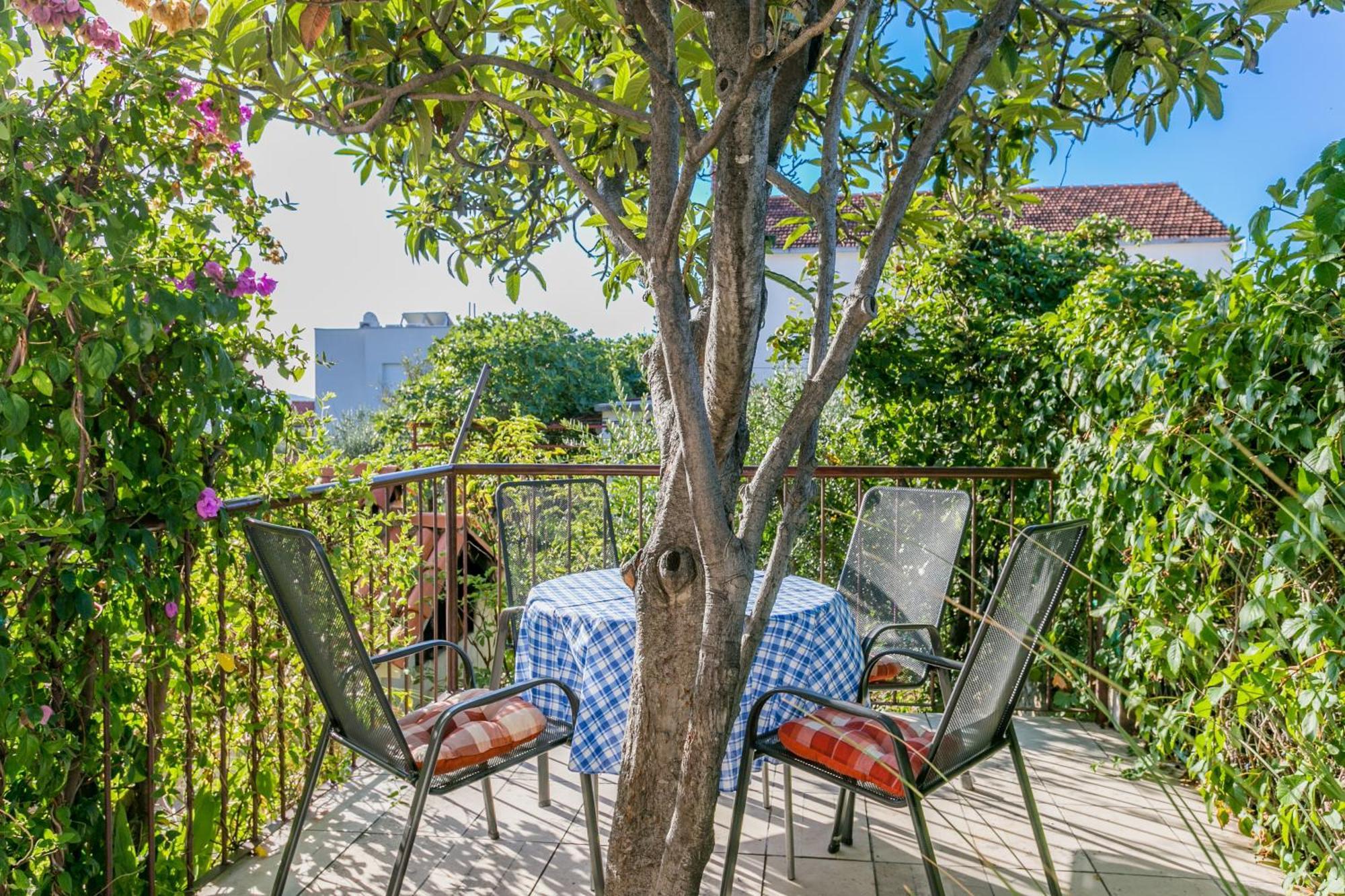 Apartments By The Sea Seget Vranjica, Trogir - 1038 Екстериор снимка