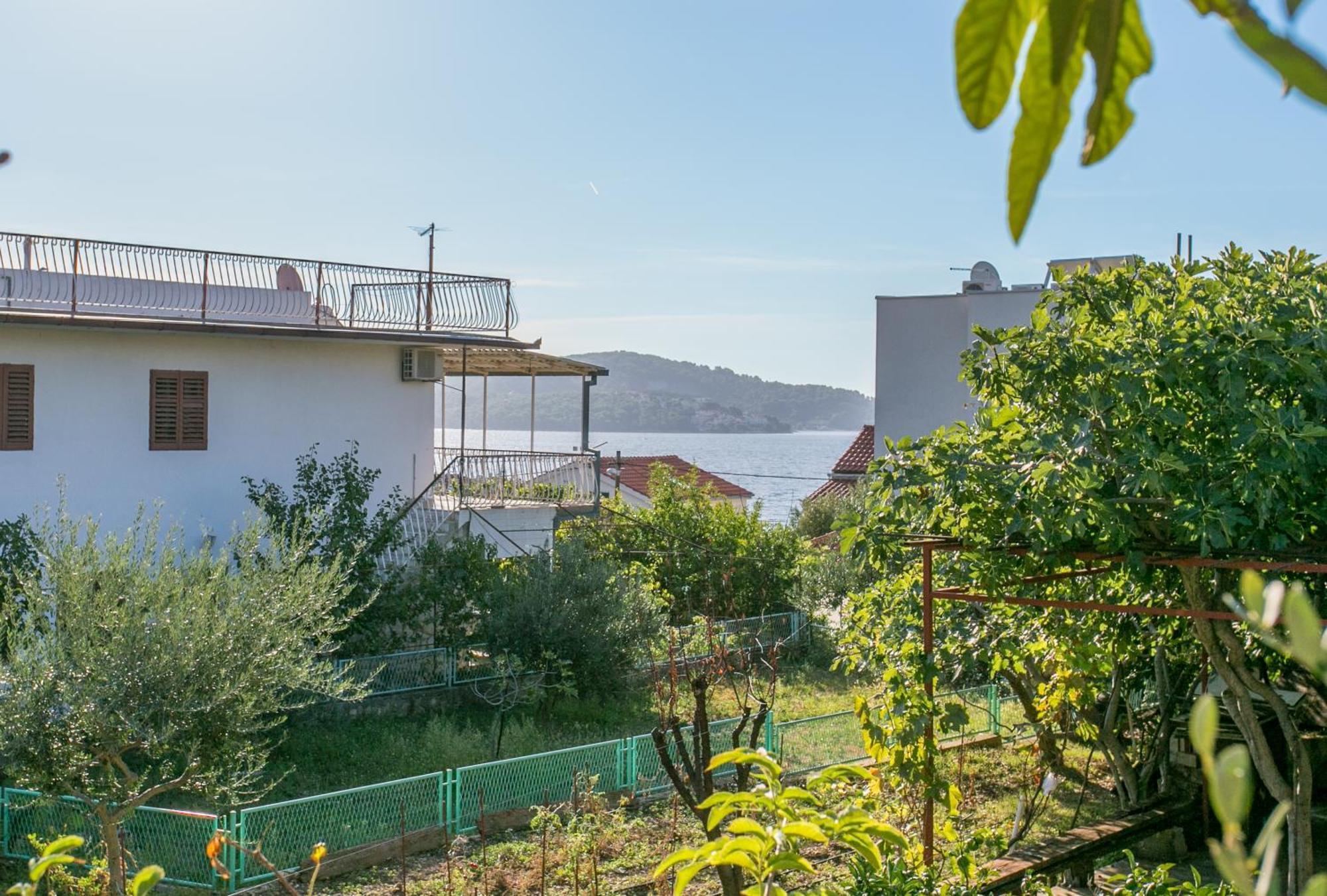 Apartments By The Sea Seget Vranjica, Trogir - 1038 Екстериор снимка
