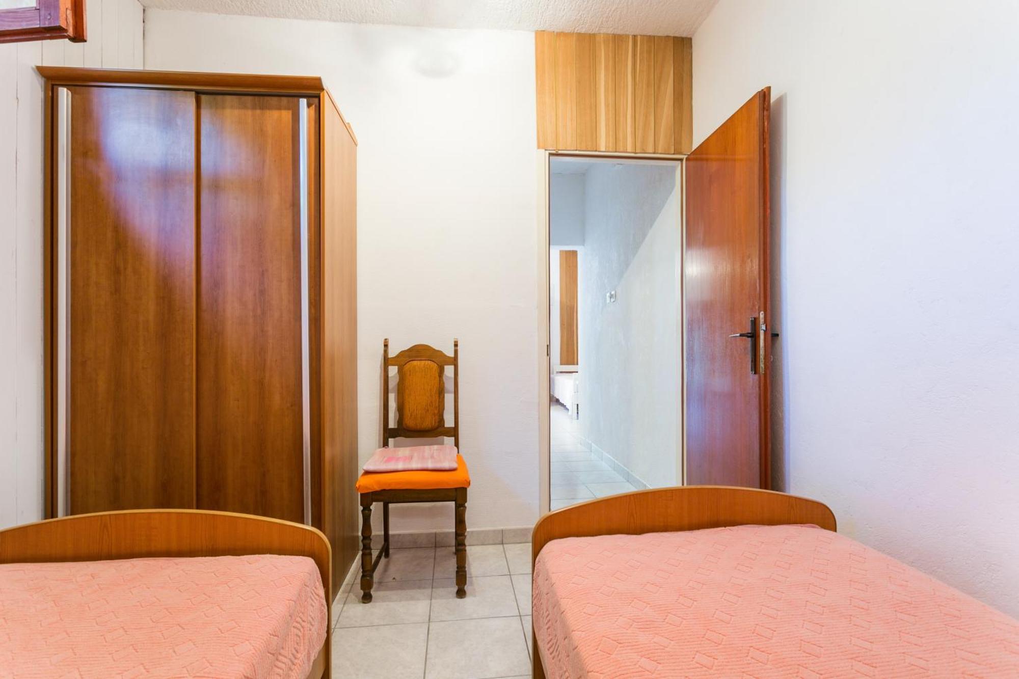 Apartments By The Sea Seget Vranjica, Trogir - 1038 Стая снимка