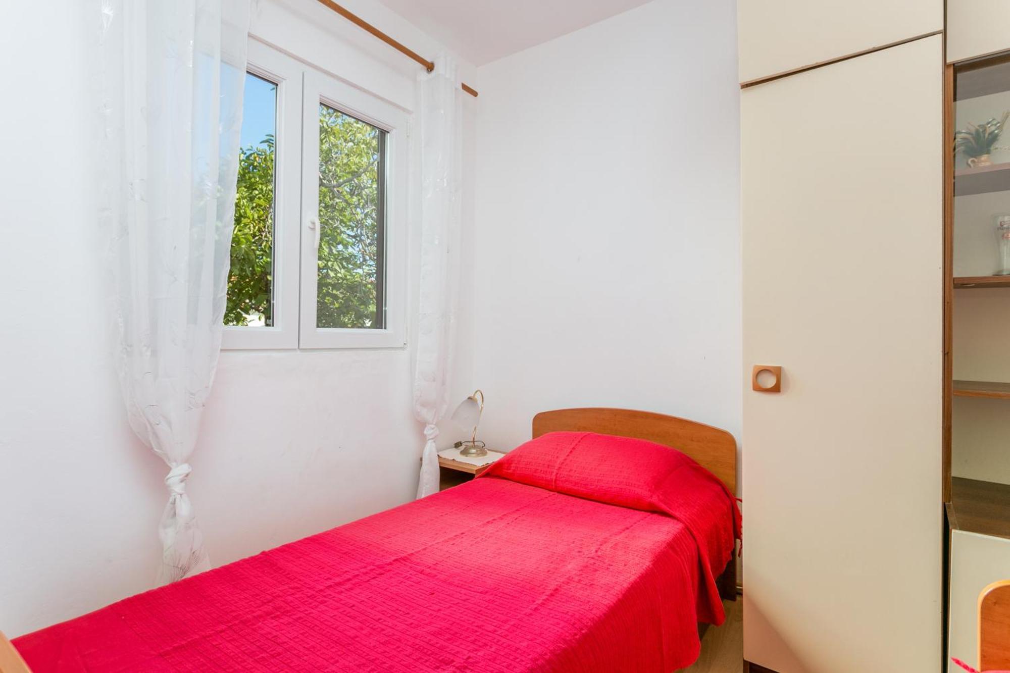Apartments By The Sea Seget Vranjica, Trogir - 1038 Стая снимка