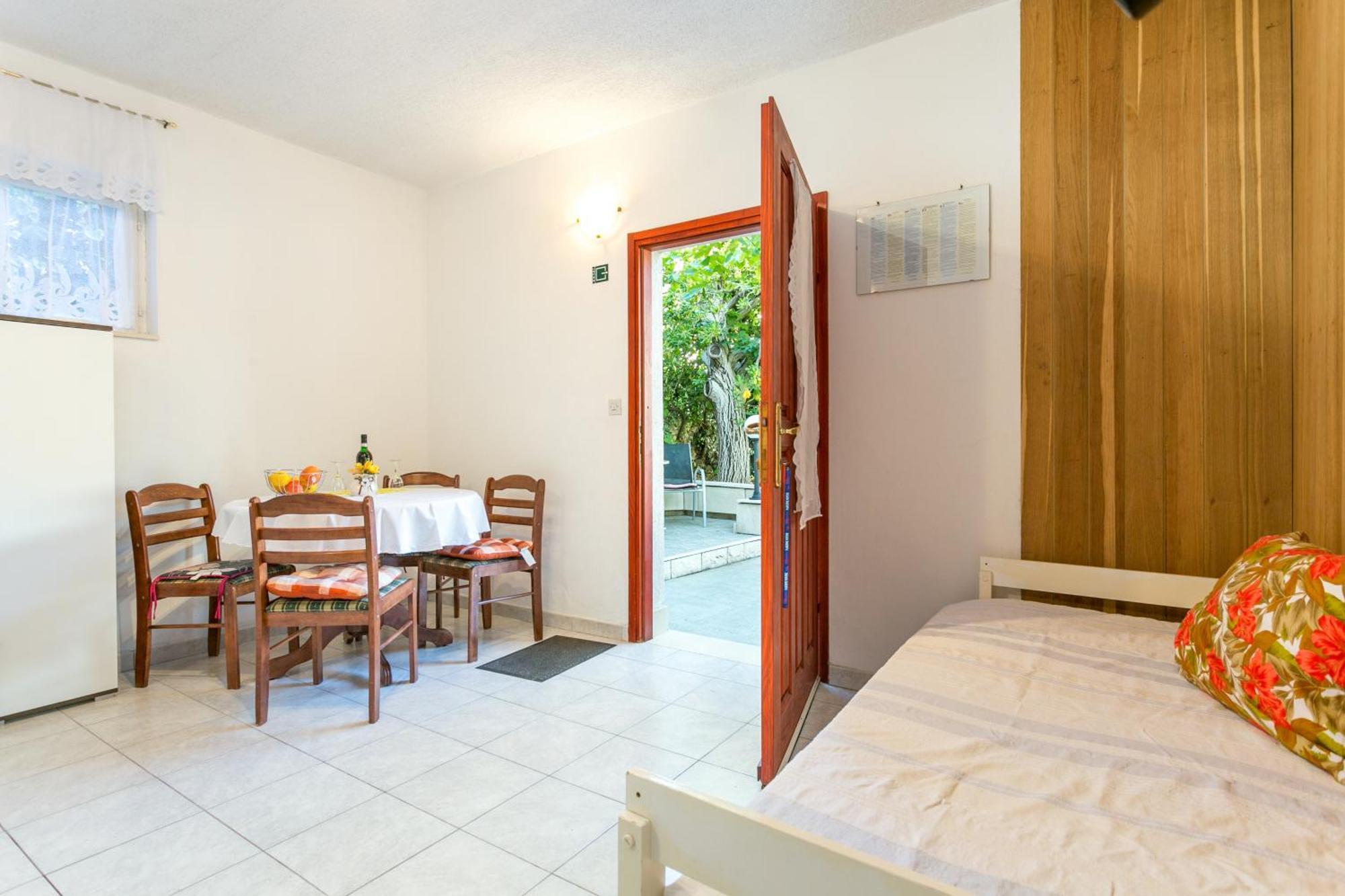 Apartments By The Sea Seget Vranjica, Trogir - 1038 Стая снимка