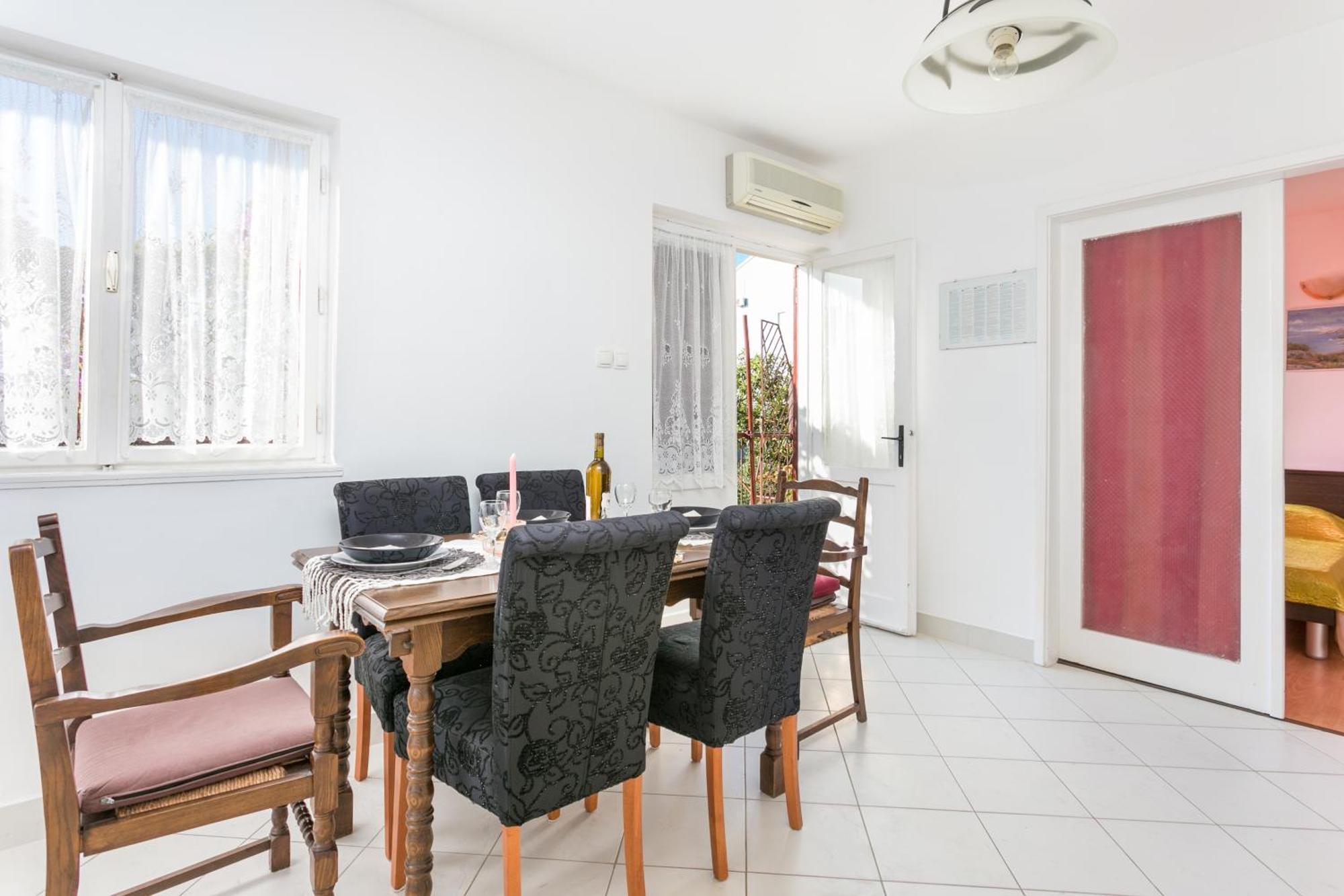 Apartments By The Sea Seget Vranjica, Trogir - 1038 Стая снимка