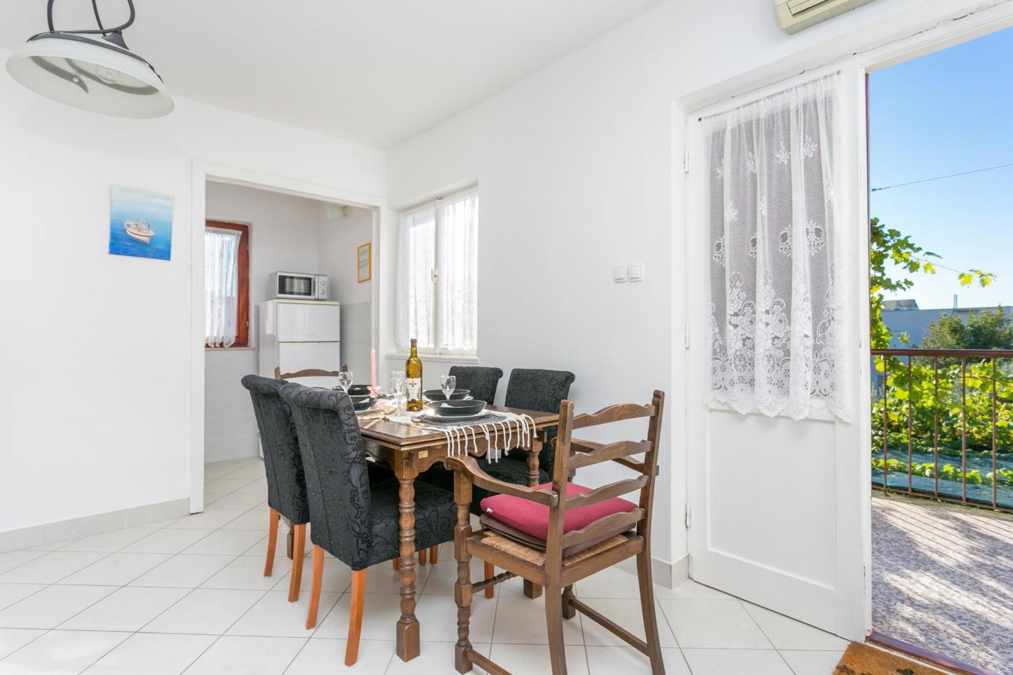 Apartments By The Sea Seget Vranjica, Trogir - 1038 Стая снимка